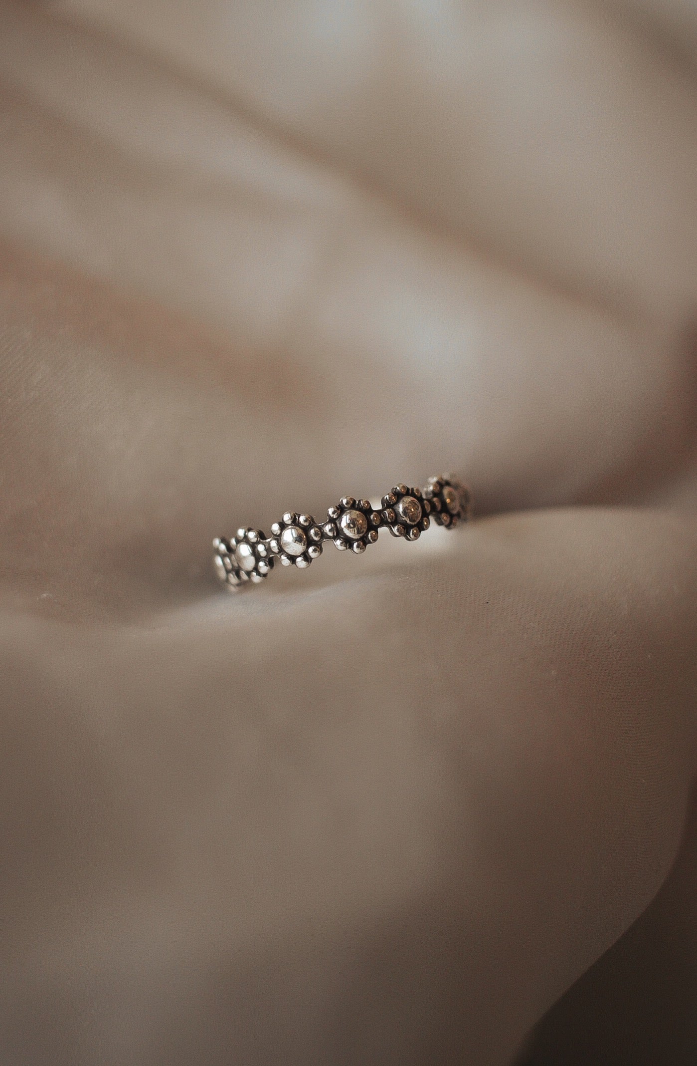 Dancing Daisy Ring
